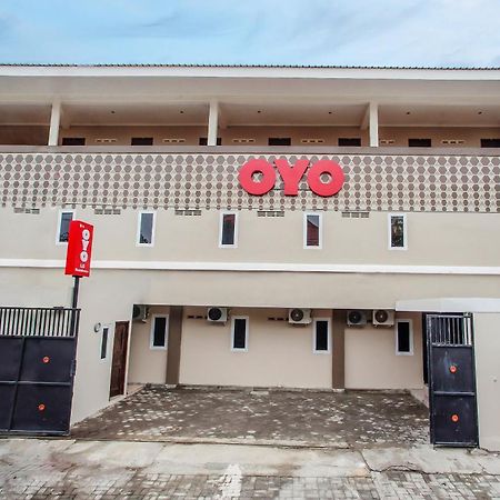 Super Oyo Capital O 134 Lg Residence Surabaya Esterno foto