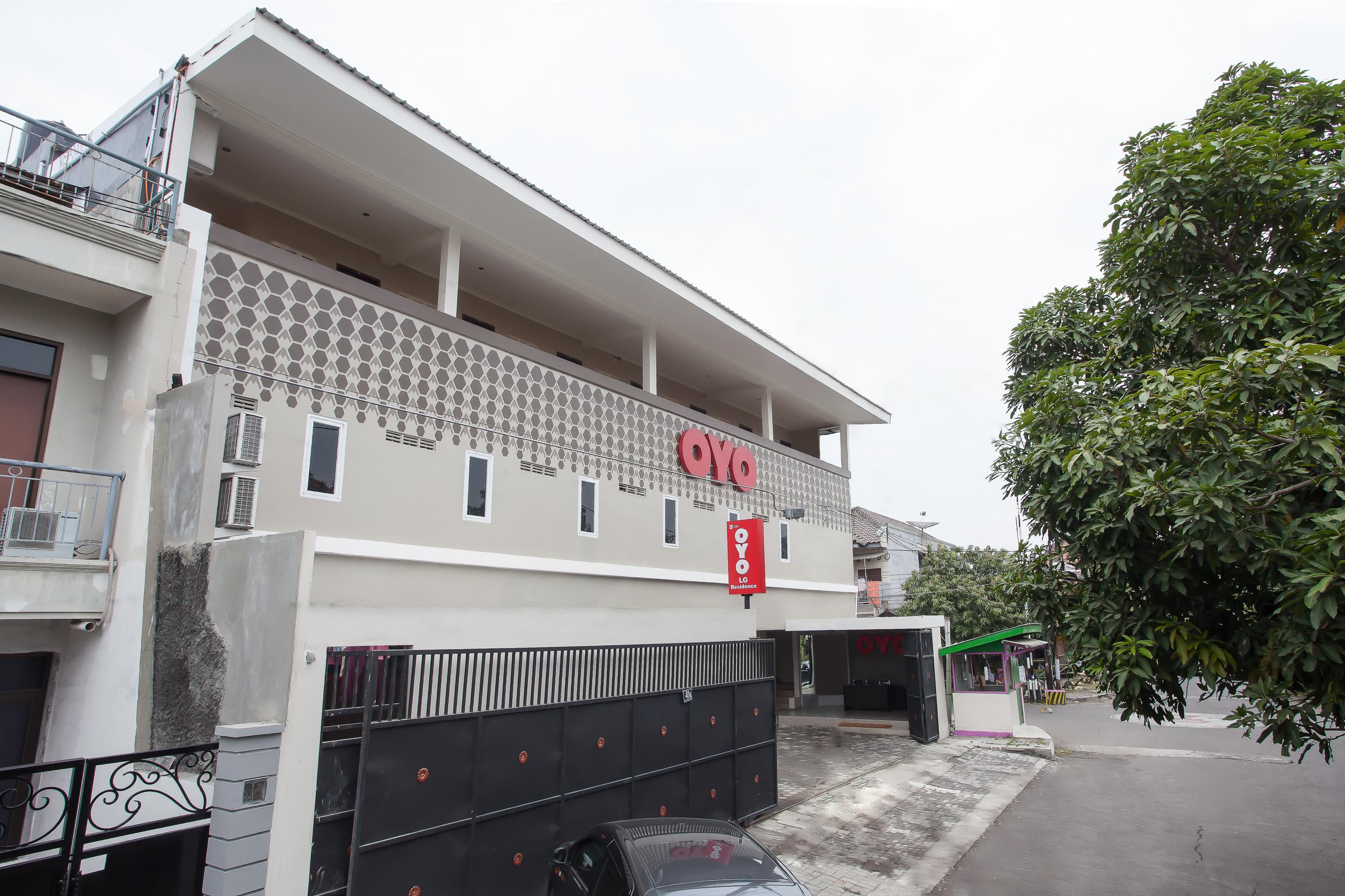 Super Oyo Capital O 134 Lg Residence Surabaya Esterno foto