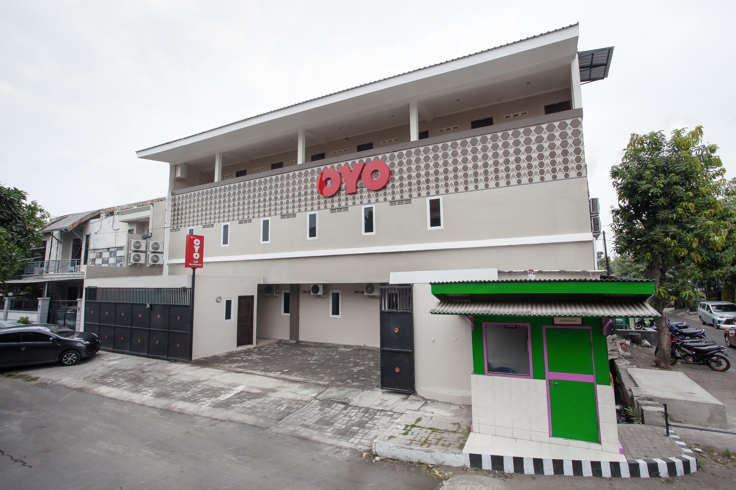 Super Oyo Capital O 134 Lg Residence Surabaya Esterno foto